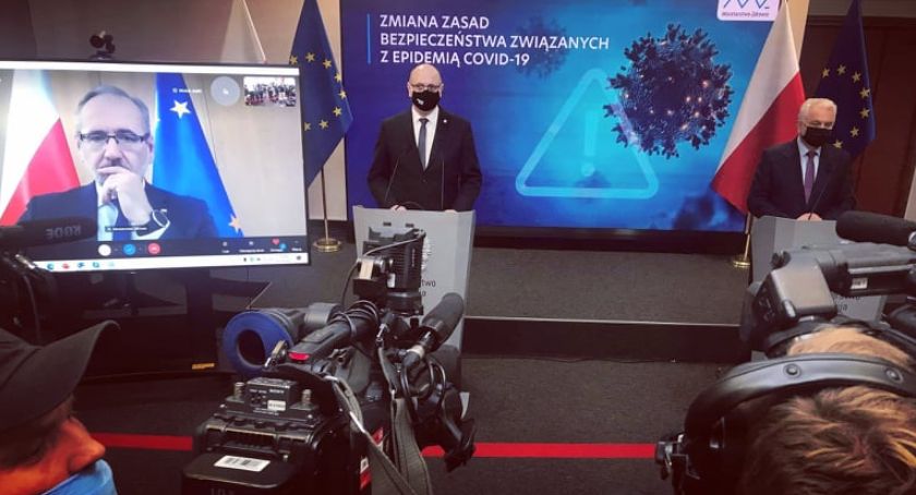 Święta i Sylwester 2021 pod znakiem pandemii - rząd ogłosił listę obostrzeń
