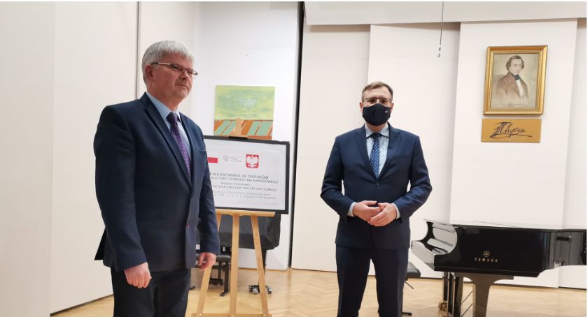 Szkoła Muzyczna w Sochaczewie – sala koncertowa z nowymi fotelami [WIDEO]