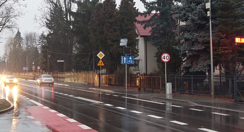 Sygnalizator prędkości na 15 Sierpnia - fuszerka czy pech?
