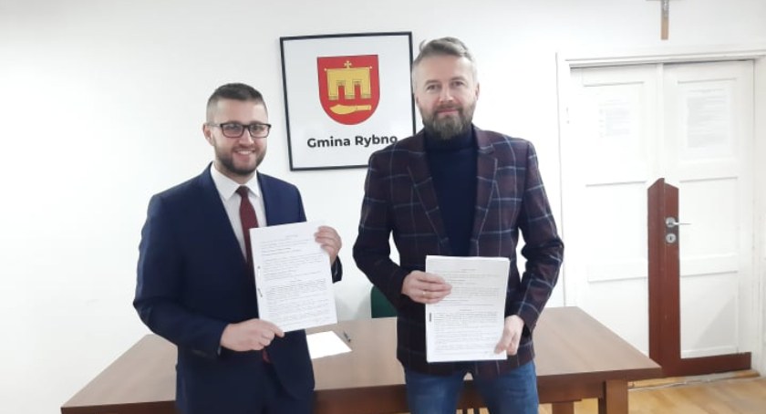 Gmina Rybno: Umowa z nową firmą na odbiór odpadów komunalnych od mieszkańców podpisana