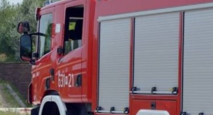 Pożar samochodu przy ulicy 1 Maja w Sochaczewie