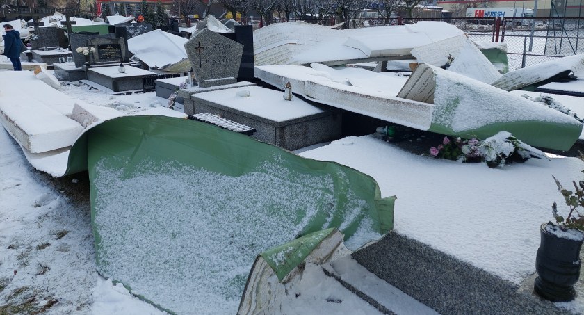 Cmentarz w Trojanowie - dramat i łzy mieszkańców [FOTO, WIDEO]