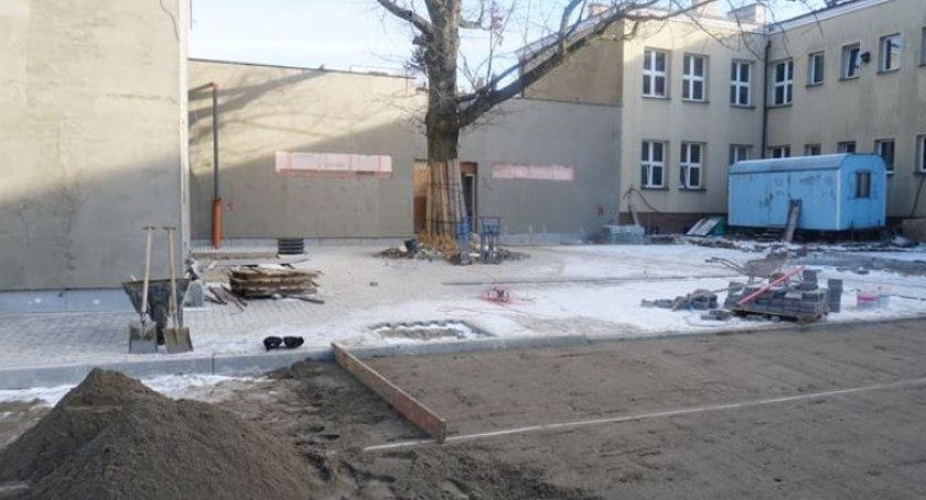 Hala przy sochaczewskiej dwójce z opóźnieniami, ale do przodu