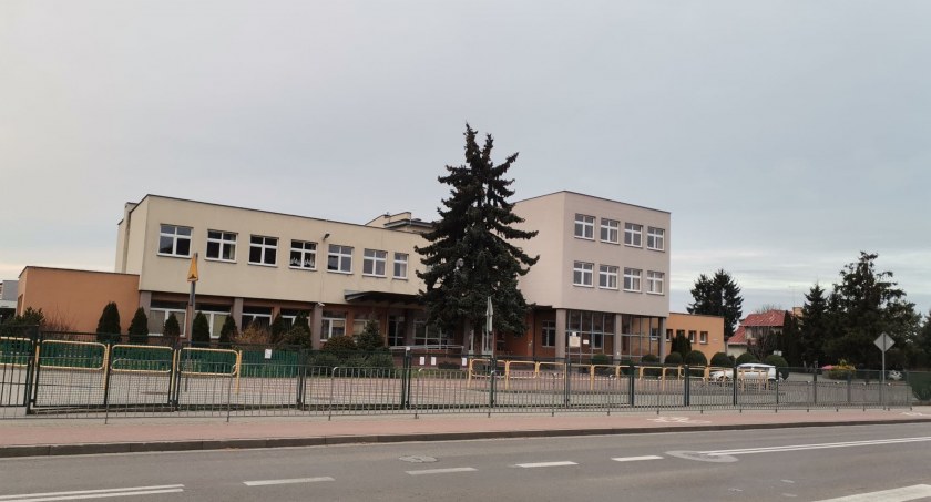 21 lutego dzieci i młodzież wracają do szkół. Czy to dobra decyzja? [SONDA]