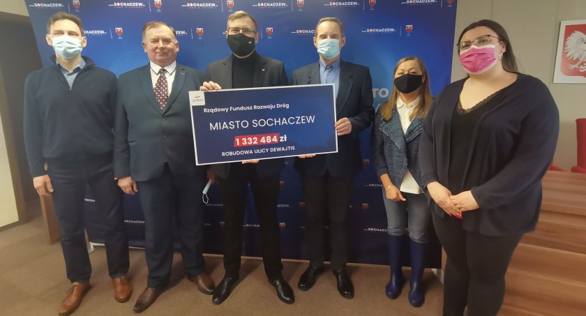 Pieniądze na przebudowę ulicy Dewajtis - w tle nowy sochaczewski most