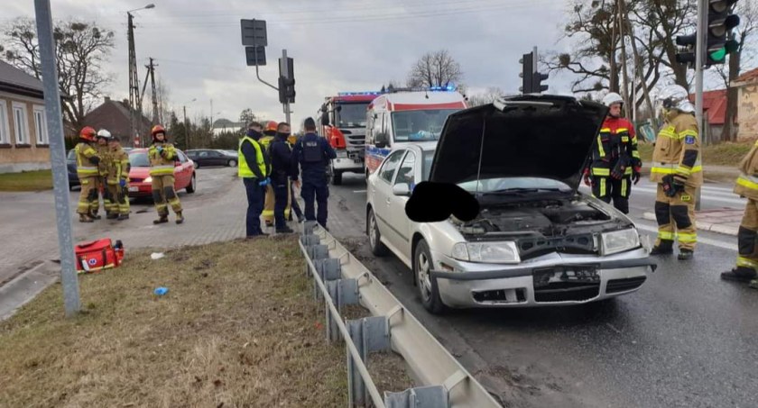 Wypadek w Paprotni - jedna osoba poszkodowana 