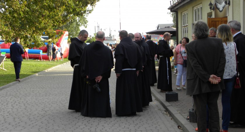 Świetlica dla dzieci pod wspaniałym hasłem - razem przetrwamy wszystko 