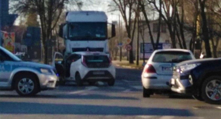 Warszawska - kolizja na skrzyżowaniu z Piłsudskiego i 600-lecia