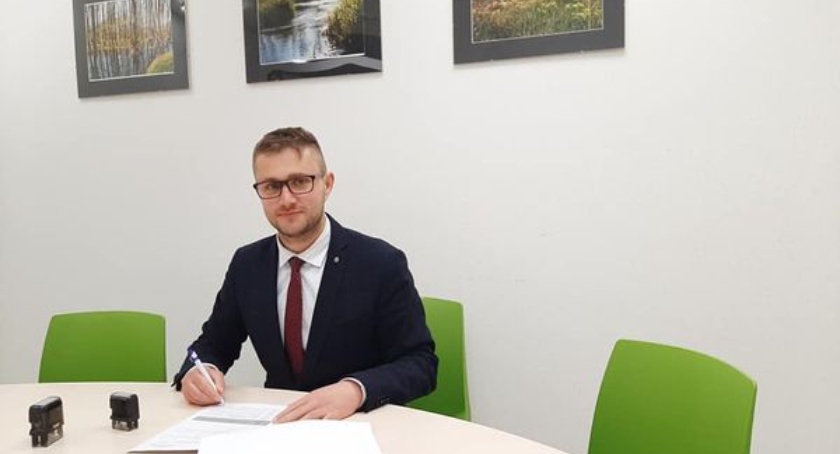 Gmina Rybno: umowa na odbiór folii rolniczych i innych odpadów podpisana