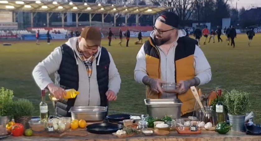 Program Zgrillowani na murawie stadionu w Sochaczewie - w tle zawodnicy Orkan Rugby [WIDEO]
