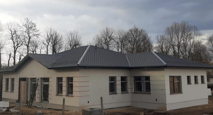  Budowa nowoczesnego ośrodka zdrowia- centrum medyczno-rehabilitacyjnego w gminie Rybnie, prace idą zgodnie z planem