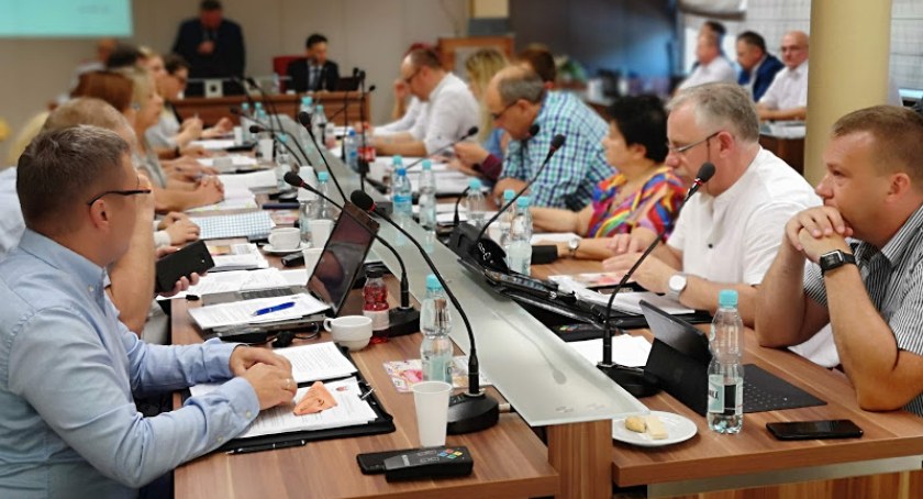IGNOROWANIE OPOZYCJI CZY TO JUŻ ŁAMANIE PRAWA ?