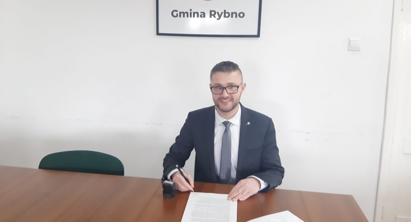 Gmina Rybno: umowa na modernizację oświetlenia ulicznego w miejscowości Cypriany podpisana