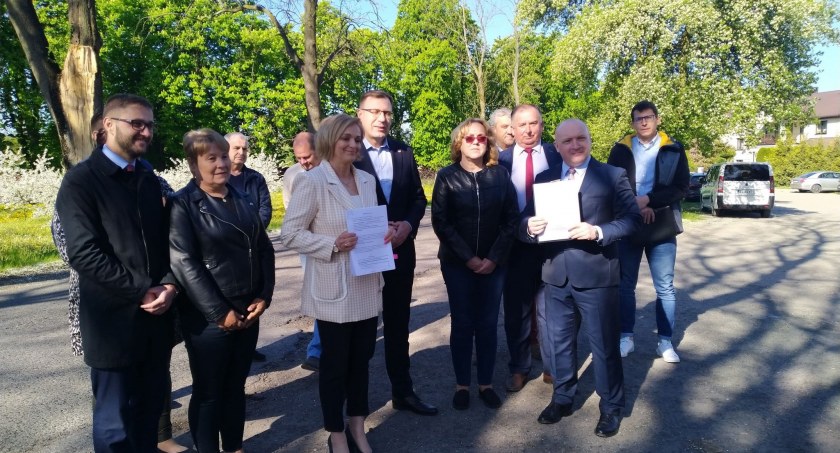 Gmina Rybno: Umowa na przebudowę drogi  Żdzarów- Rybno podpisana- już wkrótce rozpoczną się prace
