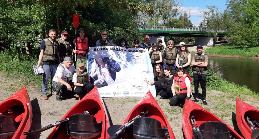 Gmina Rybno:  akcja  „Bzura naszym skarbem” - udany spływ kajakowy