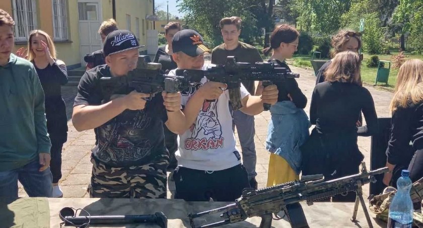 Mundurowi kompetentni i bezpieczni