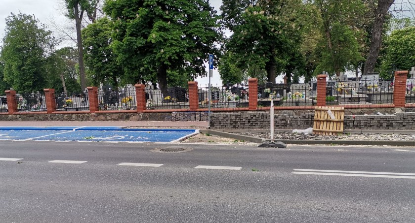 Cmentarz przy Traugutta - zmiany na parkingu