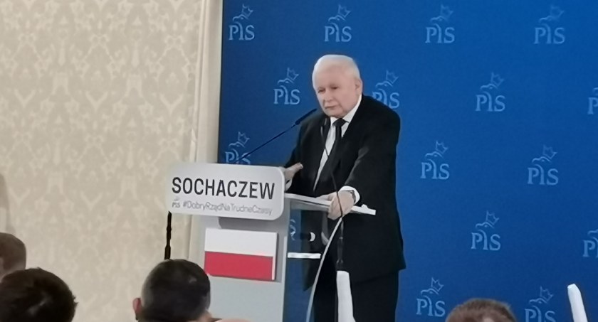 Jarosław Kaczyński w Sochaczewie - dwa powitania i dwie narracje [FOTO] 