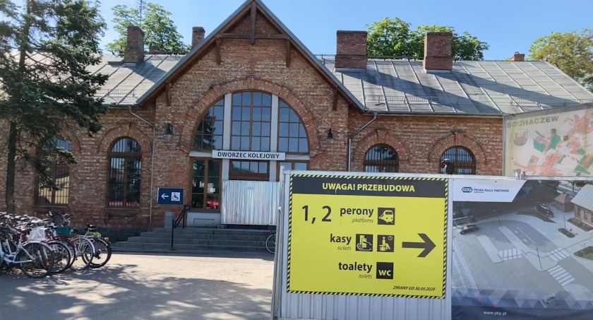 Dworzec PKP w Sochaczewie - budynek zamknięty