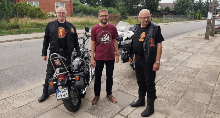 Gmina Rybno: Rajd Miłośników Dawnej Motoryzacji z dużym zainteresowaniem mieszkańców