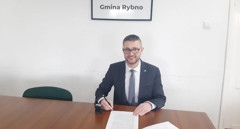 Gmina Rybno: Umowa na modernizację oświetlenia ulicznego w miejscowości Kamieńszczyzna podpisana