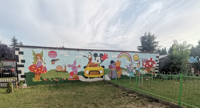 Bajkowo na Kochanowskiego - nowy mural w Sochaczewie