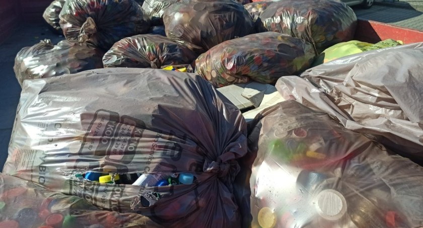 Akcja zbierania plastikowych nakrętek w Gminie Nowa Sucha