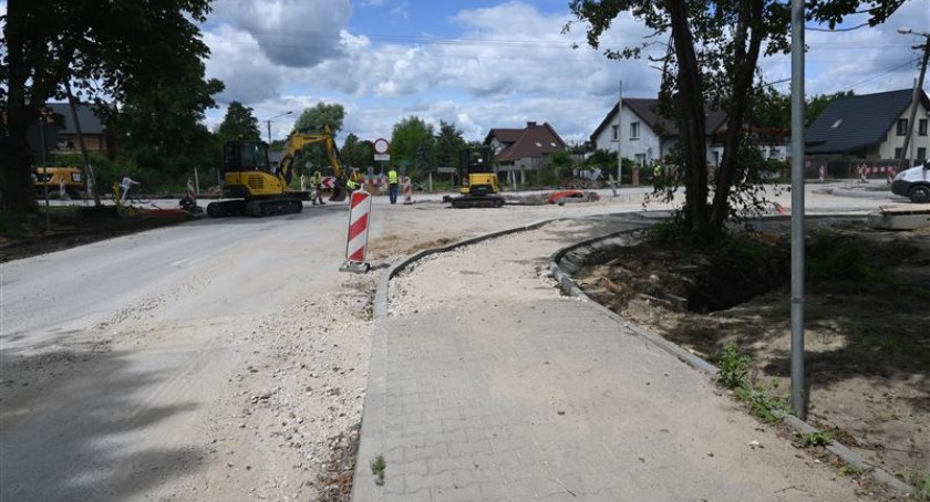 Rondo w Żukowie - przedstawiciele Zarządu Powiatu z gospodarską wizytą na budowie  