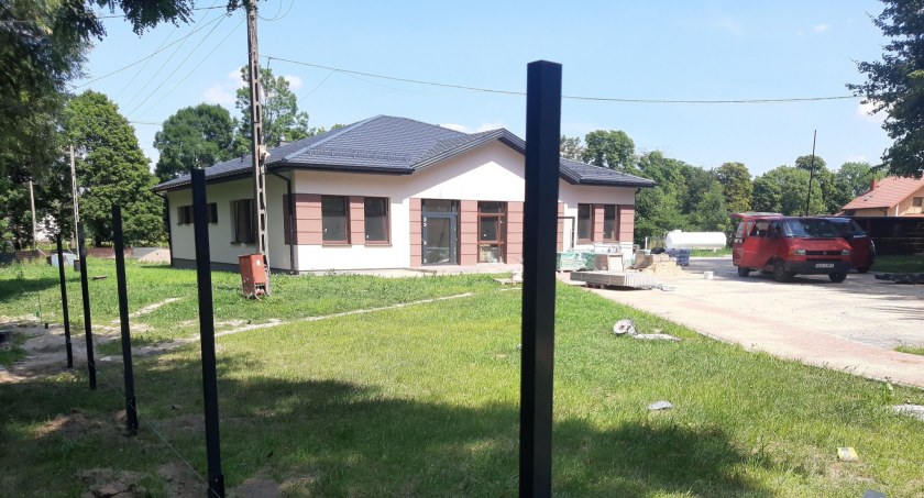 Gmina Rybno: Kolejne postępy prac przy budowie  nowoczesnego ośrodka zdrowia- centrum medyczno- rehabilitacyjnego