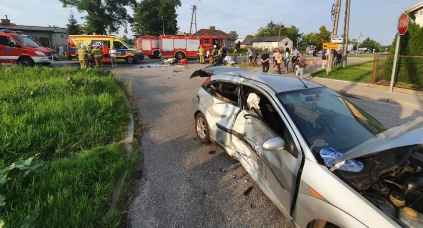 Wypadek w Paprotni - dwie osoby w szpitalu 
