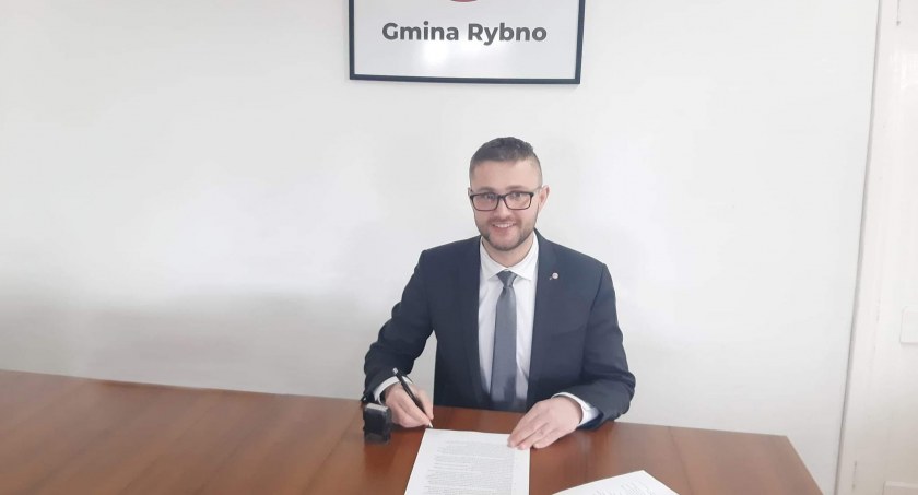 Gmina Rybno: Umowa na budowę oświetlenia ulicznego w miejscowości Konstantynów podpisana