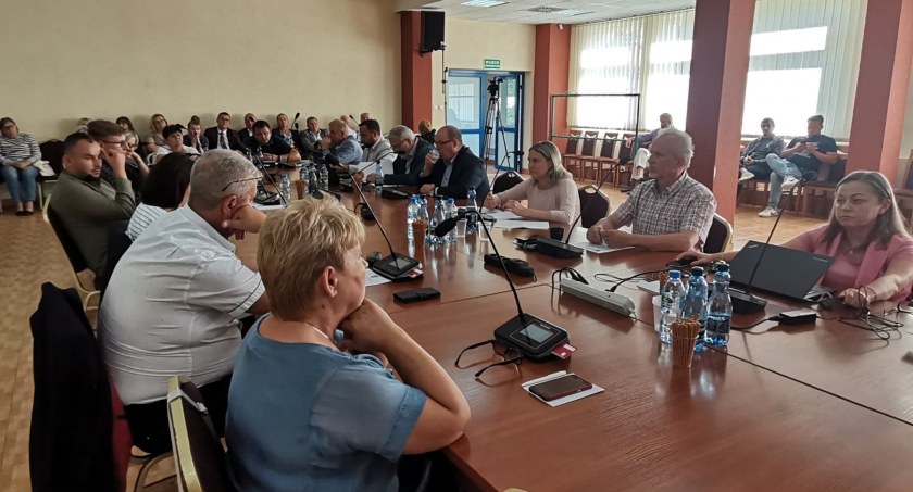 Pałac w Giżycach – co dalej z obiektem? Radni zdecydowali