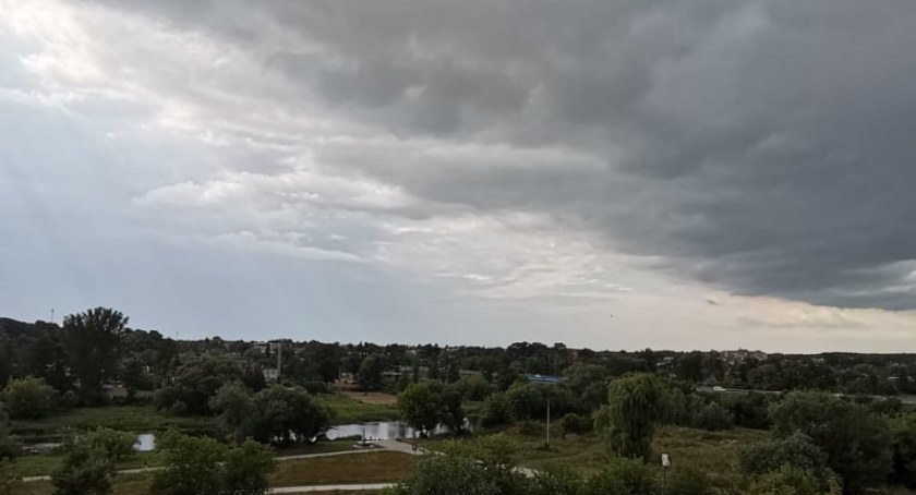 Pogoda w Sochaczewie: uwaga - idzie deszcz, są ostrzeżenia 
