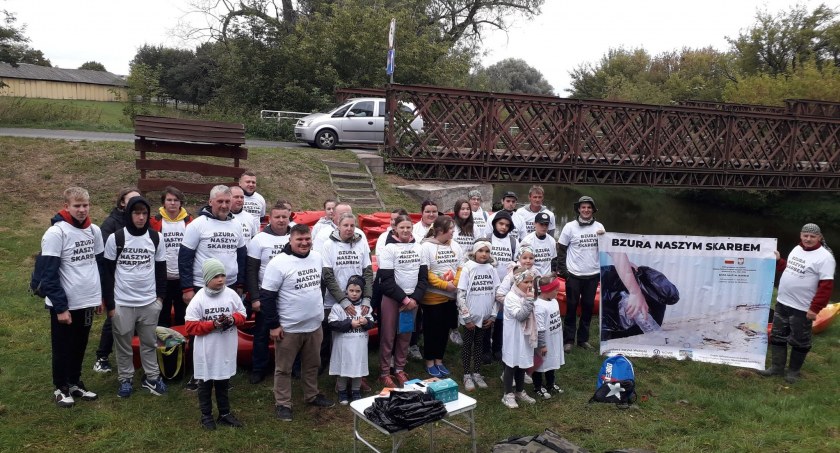 Kolejne sprzątanie rzeki z projektu Bzura Naszym Skarbem