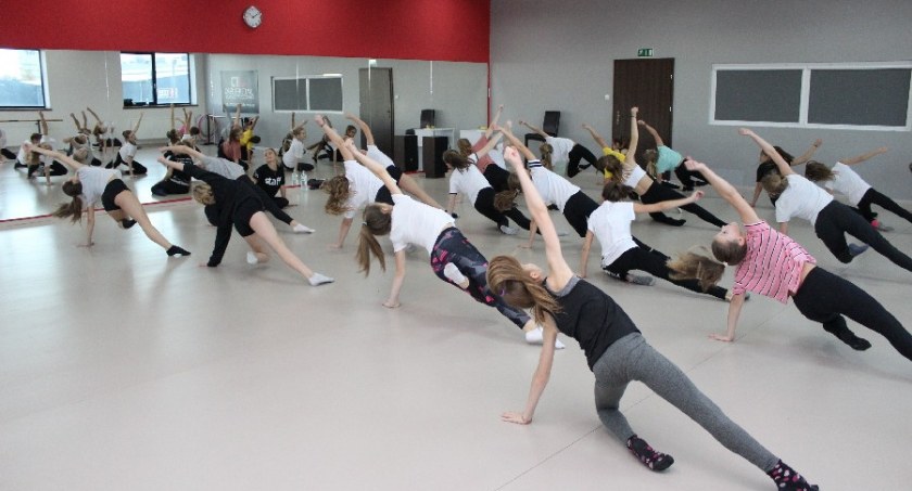 Gmina Rybno: Zapraszamy na zajęcia rytmiczno- taneczne oraz fitness z elementami tańca