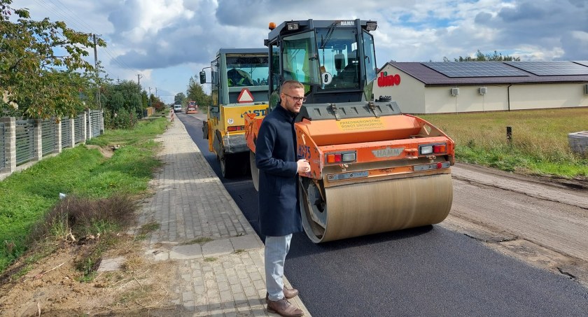 Gmina Rybno: Rozpoczął się remont drogi powiatowej w miejscowości Rybno ul. Wyszogrodzka