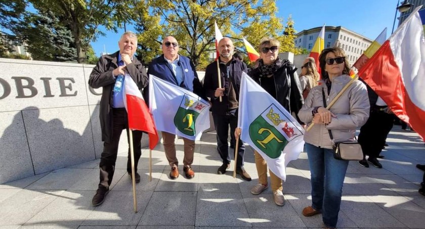 Protest samorządowców pod Sejmem -była też reprezentacja Teresina 