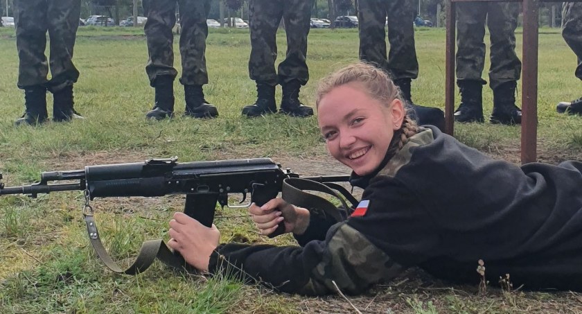 Mundurówka na poligonie