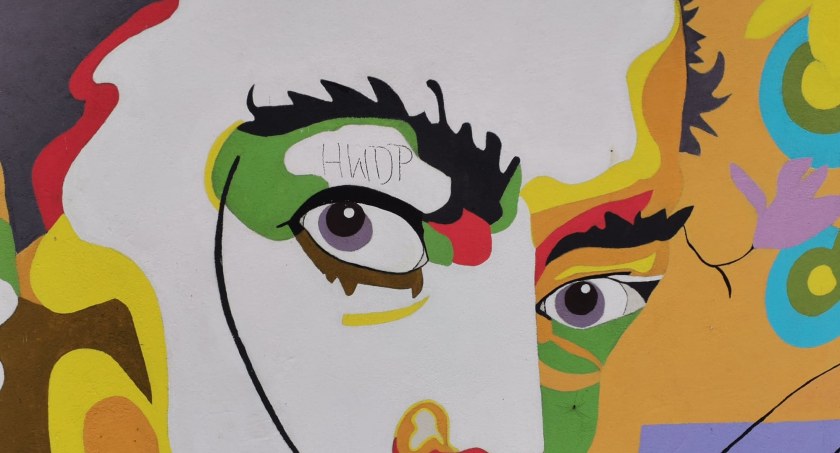 Graffiti w oku Dalego - mural przy Warszawskiej w Sochaczewie 
