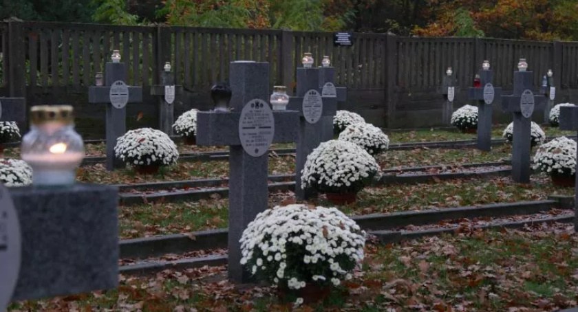 Organizacja ruchu w dniach 1.11.2022 r. – 2.11.2022 r. przy cmentarzu w Juliopolu