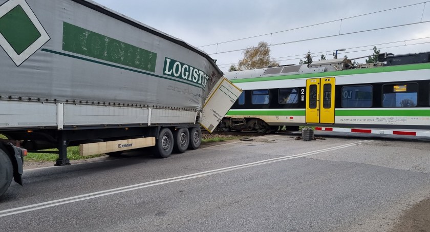 Koleje Mazowieckie - utrudnienia w ruchu pociągów na trasie do Warszawy [FOTO]