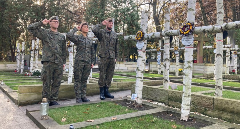 Szacunek i zobowiązanie - żołnierze 6MBOT pamiętają o poprzednikach  