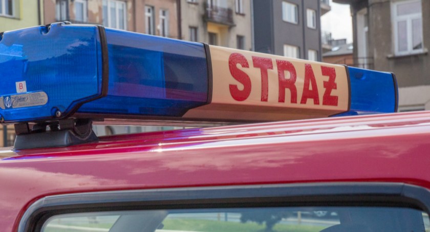 Pożar w Starym Dębsku - płonie budynek mieszkalny