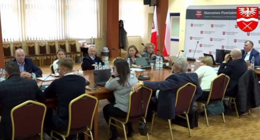 Pałac w Giżycach – inwentaryzacja dendrologiczna, nowy operat i oskarżenia