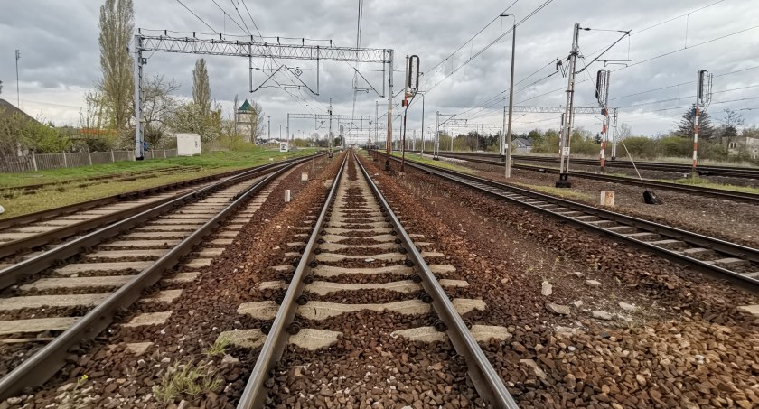 Wypadek na torach, ruch pociągów wstrzymany