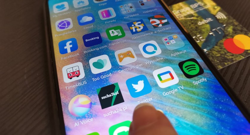 Nowa kampania informacyjna policji - jak uniknąć oszustw w czasie zakupów w internecie