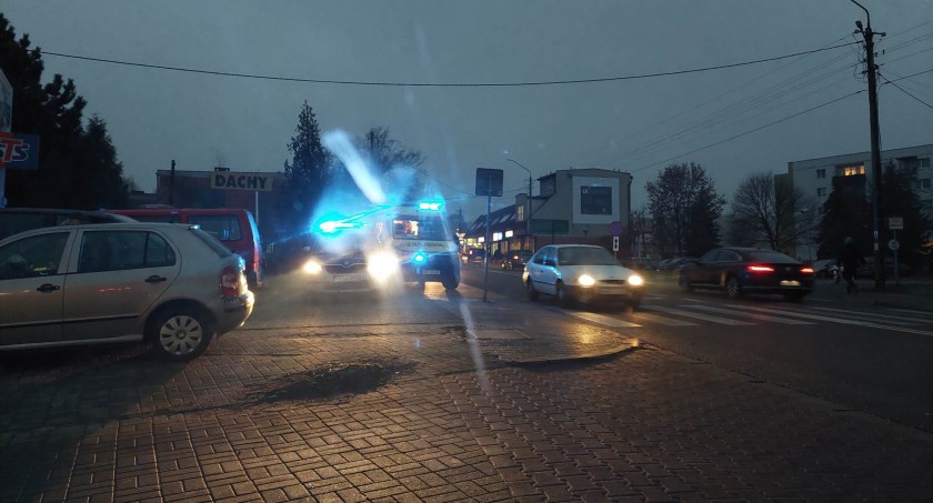 Potrącenie pieszego - na miejscu służby ratunkowe