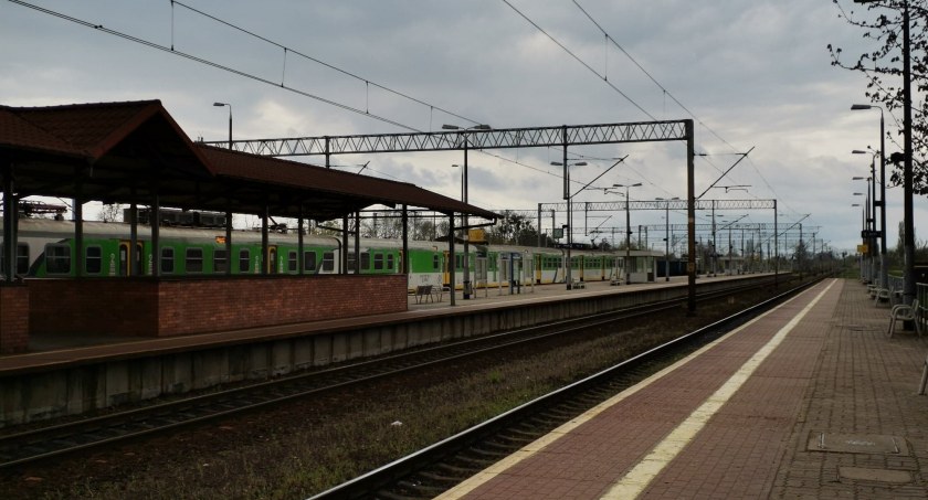 Kolejne utrudnienia dla pasażerów Kolei Mazowieckich od 19 grudnia 2022 - ograniczenie ruchu na linii średnicowej