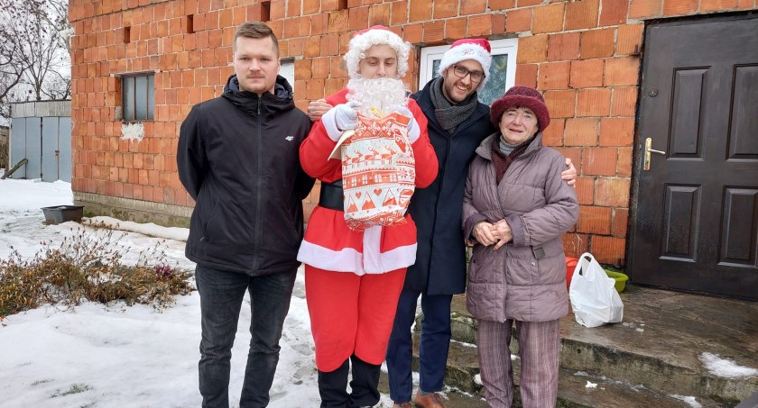 Świąteczna pomoc w gminie Rybno, paczki trafiły do osób potrzebujących