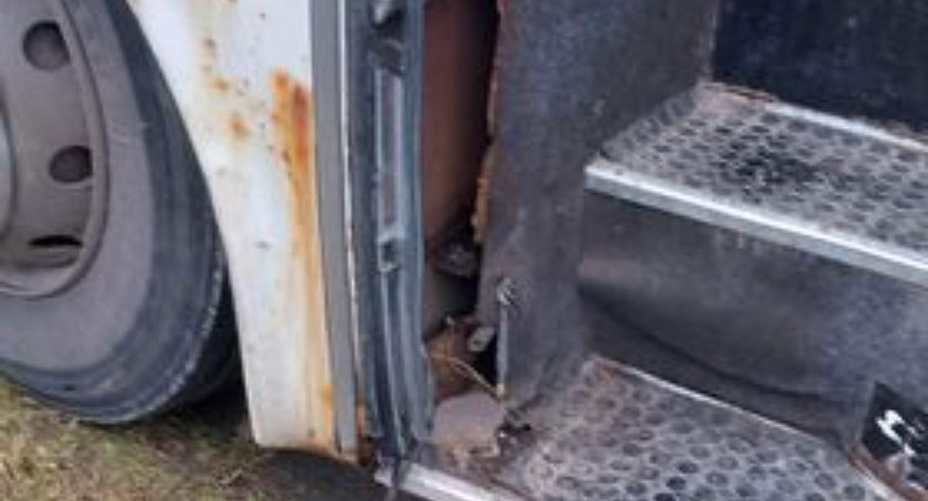 Autobus w tragicznym stanie technicznym przewozi dzieci do szkoły? 